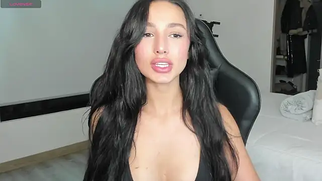 Snapshot of EvaMoet chatting on 03.03.25 EvaMoet online show from 03.03.25