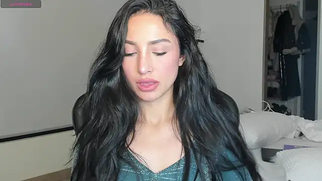 Snapshot of EvaMoet chatting on 03.06.25 EvaMoet online show from 03.06.25