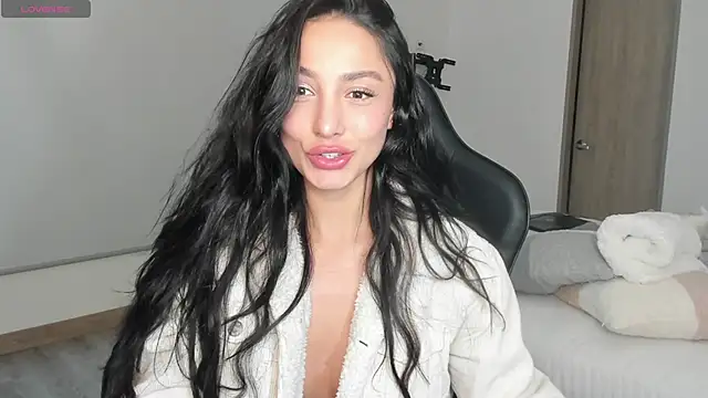 Snapshot of EvaMoet chatting on 03.07.25 EvaMoet online show from 03.07.25