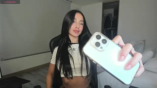 Snapshot of EvaMoet chatting on 03.12.25 EvaMoet online show from 03.12.25