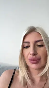 Mia Roxie online show from 04.06.26