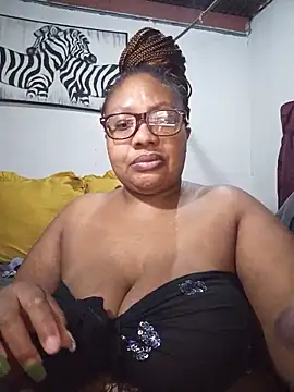 Snapshot of YELLOW_BONE chatting on 05.19.26 YELLOW BONE online show from 05.19.26
