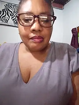 Snapshot of YELLOW_BONE chatting on 05.26.26 YELLOW BONE online show from 05.26.26