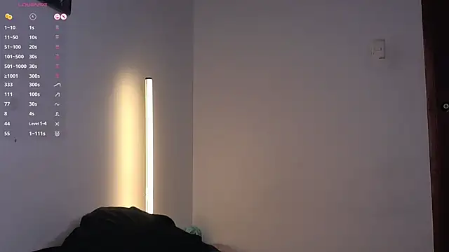 Snapshot of val_bardot chatting on 01.08.26 val bardot online show from 01.08.26