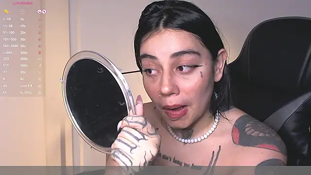 Snapshot of val_bardot chatting on 02.18.26 val bardot online show from 02.18.26