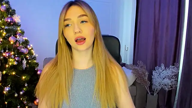 Snapshot of GracefulLook chatting on 12.27.24 GracefulLook online show from 12.27.24