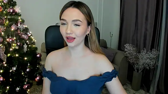 Snapshot of GracefulLook chatting on 12.28.24 GracefulLook online show from 12.28.24