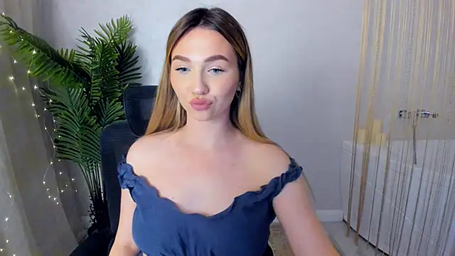 Snapshot of GracefulLook chatting on 01.18.25 GracefulLook online show from 01.18.25