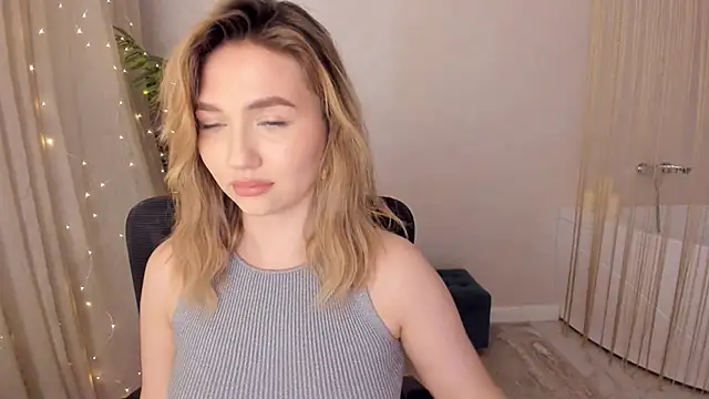 Snapshot of GracefulLook chatting on 01.19.25 GracefulLook online show from 01.19.25