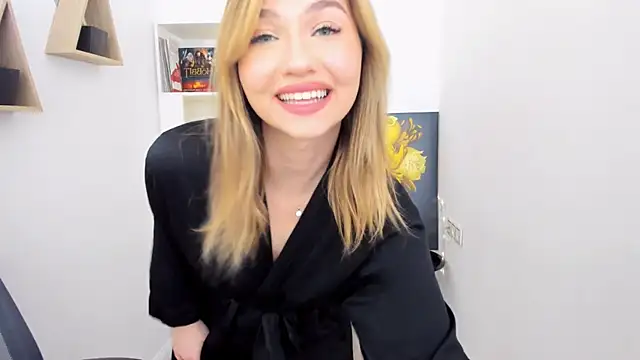 Snapshot of GracefulLook chatting on 01.24.25 GracefulLook online show from 01.24.25