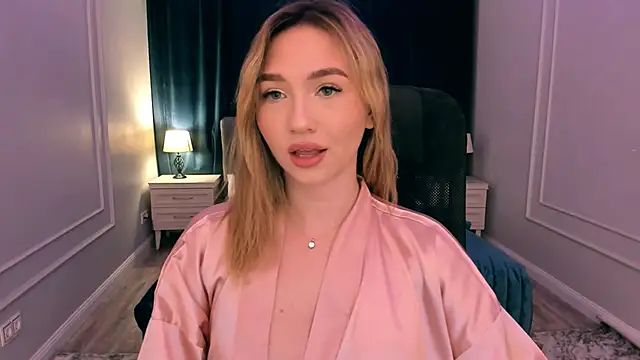 Snapshot of GracefulLook chatting on 01.25.25 GracefulLook online show from 01.25.25