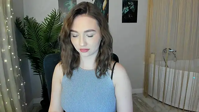 Snapshot of GracefulLook chatting on 02.08.25 GracefulLook online show from 02.08.25