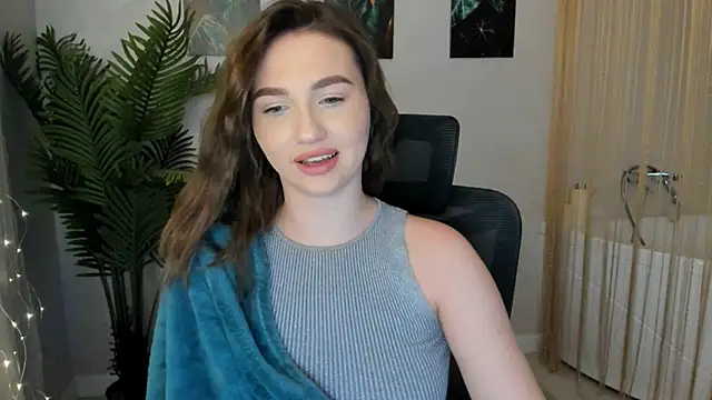 Snapshot of GracefulLook chatting on 02.09.25 GracefulLook online show from 02.09.25