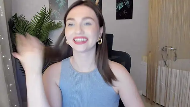 Snapshot of GracefulLook chatting on 02.10.25 GracefulLook online show from 02.10.25