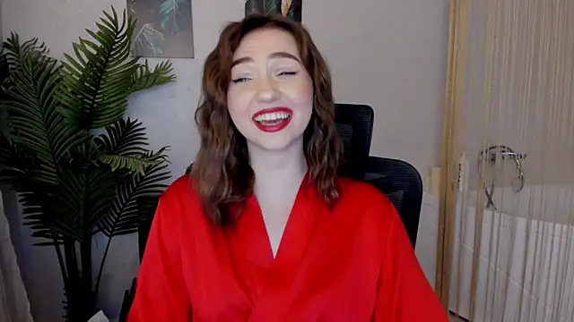 Snapshot of GracefulLook chatting on 02.14.25 GracefulLook online show from 02.14.25