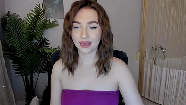 Snapshot of GracefulLook chatting on 02.14.25 GracefulLook online show from 02.14.25