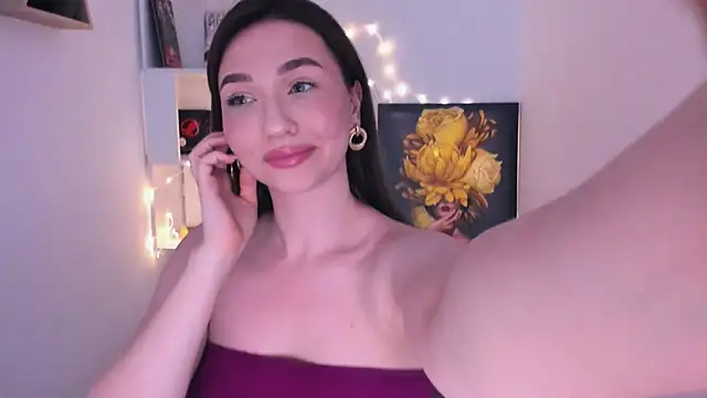 Snapshot of GracefulLook chatting on 02.18.25 GracefulLook online show from 02.18.25