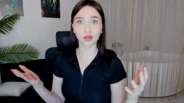 Snapshot of GracefulLook chatting on 03.09.25 GracefulLook online show from 03.09.25