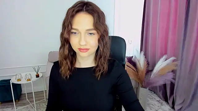 Snapshot of GracefulLook chatting on 03.11.25 GracefulLook online show from 03.11.25