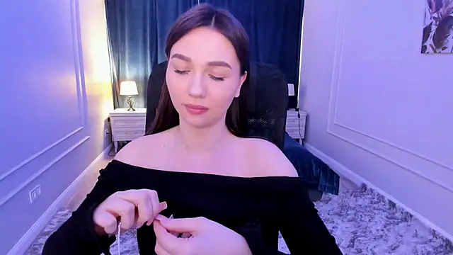 Snapshot of GracefulLook chatting on 03.13.25 GracefulLook online show from 03.13.25