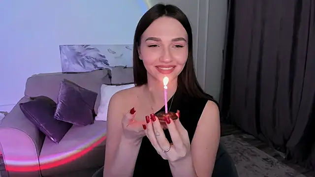 Snapshot of GracefulLook chatting on 11.25.25 GracefulLook online show from 11.25.25