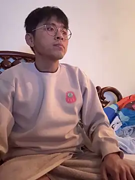 Snapshot of Aaronsuhi chatting on 02.15.25 Aaronsuhi online show from 02.15.25