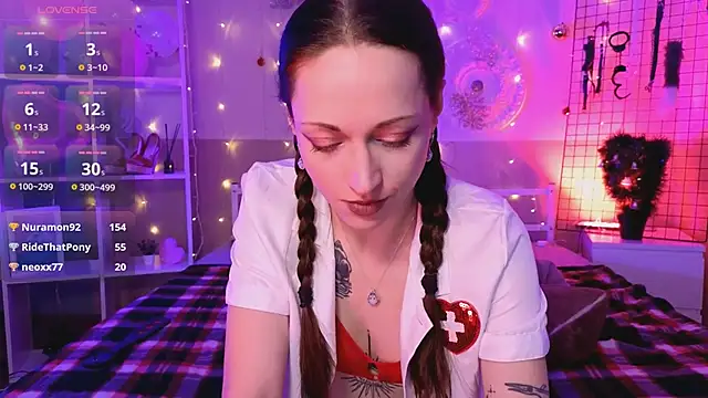 Snapshot of ServantBrook chatting on 01.04.25 ServantBrook online show from 01.04.25