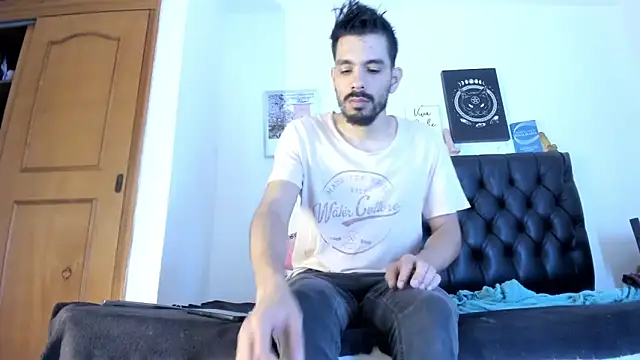 Snapshot of JohanyLatino chatting on 01.12.25 JohanyLatino online show from 01.12.25