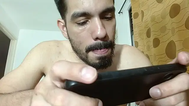 Snapshot of JohanyLatino chatting on 01.12.25 JohanyLatino online show from 01.12.25