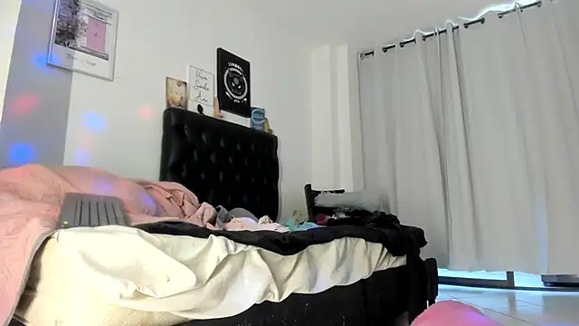 Snapshot of JohanyLatino chatting on 01.13.25 JohanyLatino online show from 01.13.25