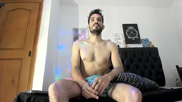 Snapshot of JohanyLatino chatting on 01.13.25 JohanyLatino online show from 01.13.25