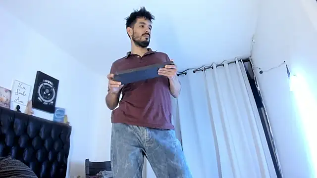 Snapshot of JohanyLatino chatting on 01.16.25 JohanyLatino online show from 01.16.25