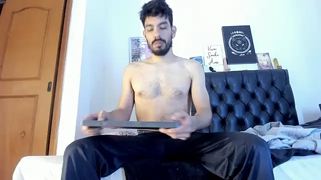 Snapshot of JohanyLatino chatting on 01.20.25 JohanyLatino online show from 01.20.25