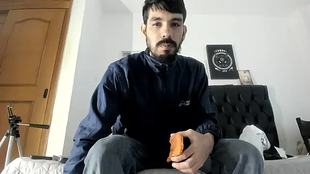 Snapshot of JohanyLatino chatting on 01.26.25 JohanyLatino online show from 01.26.25