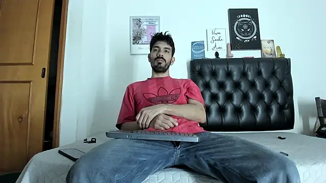 Snapshot of JohanyLatino chatting on 01.29.25 JohanyLatino online show from 01.29.25