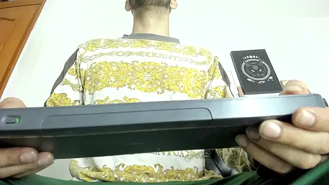 Snapshot of JohanyLatino chatting on 02.13.25 JohanyLatino online show from 02.13.25