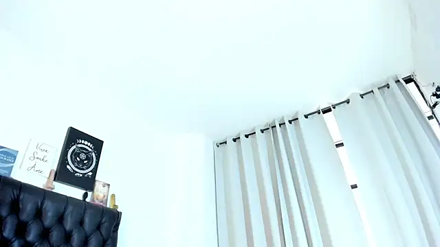 Snapshot of JohanyLatino chatting on 03.01.25 JohanyLatino online show from 03.01.25