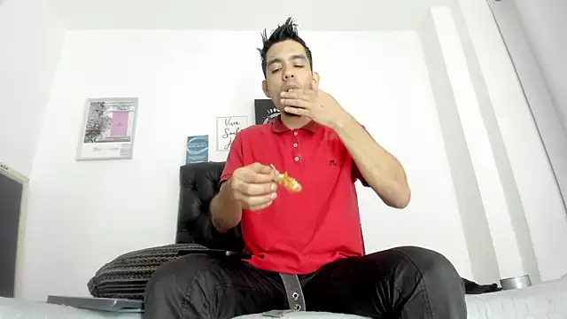 Snapshot of JohanyLatino chatting on 03.09.25 JohanyLatino online show from 03.09.25