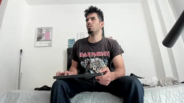 Snapshot of JohanyLatino chatting on 03.18.25 JohanyLatino online show from 03.18.25