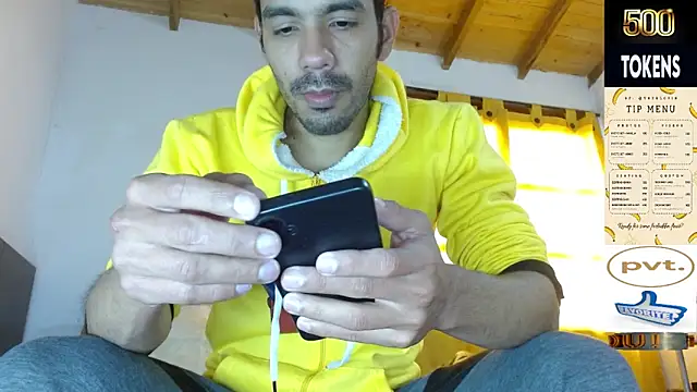 Snapshot of JohanyLatino chatting on 05.18.26 JohanyLatino online show from 05.18.26