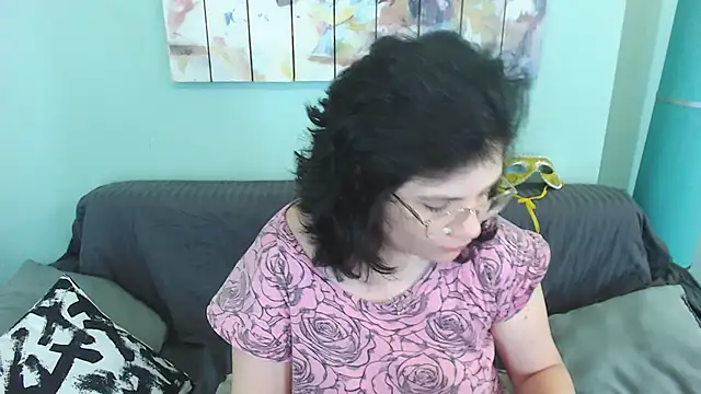 Snapshot of EverlyRays chatting on 02.07.25 EverlyRays online show from 02.07.25