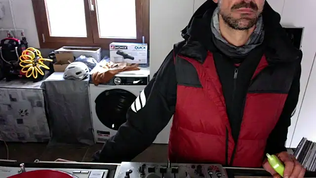 Snapshot of techmoon chatting on 11.08.25 techmoon online show from 11.08.25