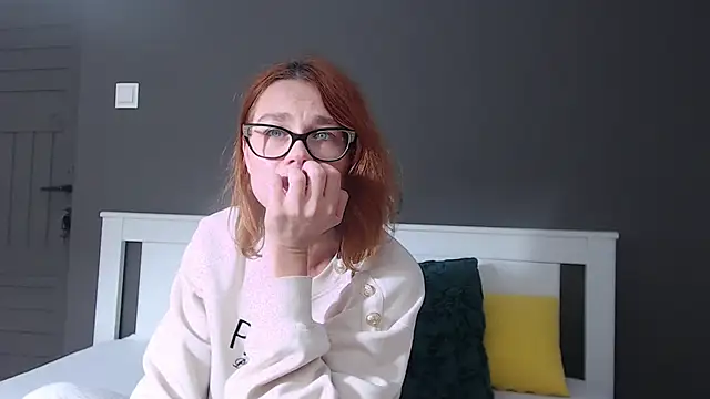 Snapshot of AugustStormS chatting on 09.17.25 AugustStormS online show from 09.17.25