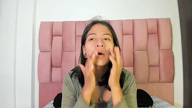 JuliKim  online show from 09.29.25