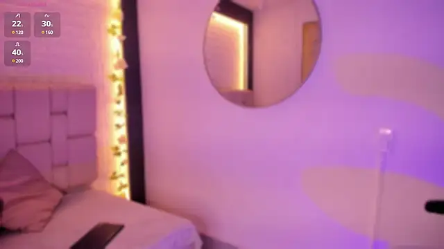 Snapshot of emma_woods_ chatting on 12.14.24 emma woods online show from 12.14.24