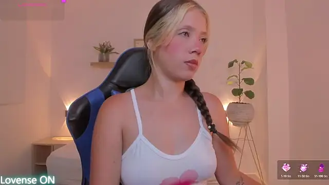 Snapshot of nataly_rodri chatting on 05.27.26 nataly rodri online show from 05.27.26