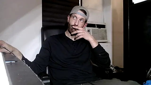 Snapshot of leanjamesdean chatting on 02.13.25 leanjamesdean online show from 02.13.25