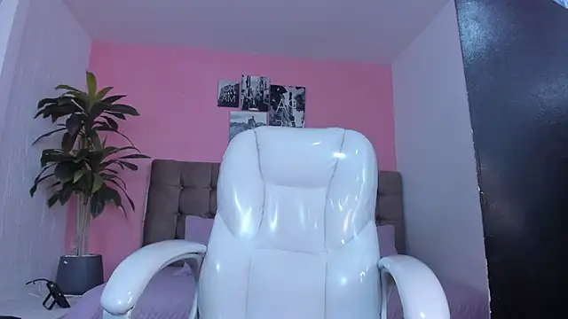 aleja cute  online show from 01.17.25