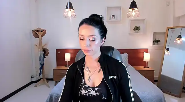 Snapshot of Kristen_Garner chatting on 12.14.24 Kristen Garner online show from 12.14.24