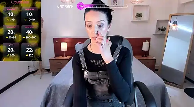 Snapshot of Kristen_Garner chatting on 12.17.24 Kristen Garner online show from 12.17.24